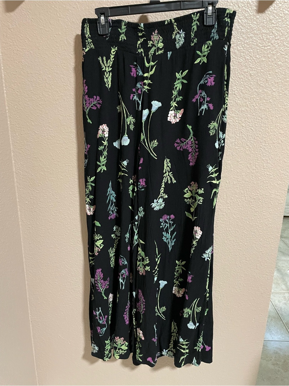 Coldwater Creek Black Pull-on Pants with Green, Purple and Cream Floral Print